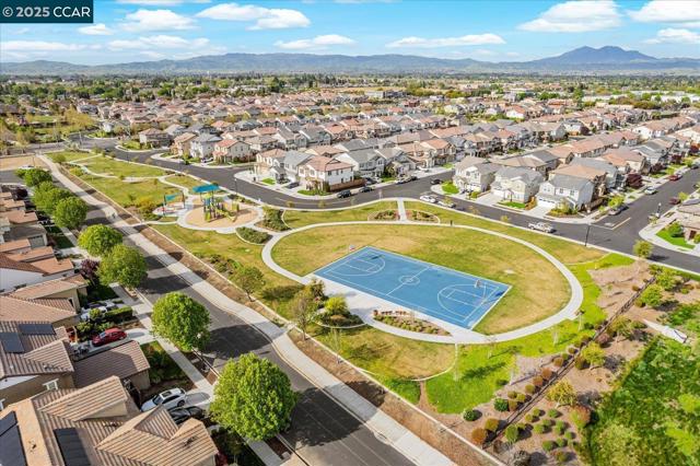 205 Goose Creek Ave, Brentwood CA: https://media.crmls.org/mediaz/6e610a4f-5be6-413b-9ca1-e8208d953050.jpg