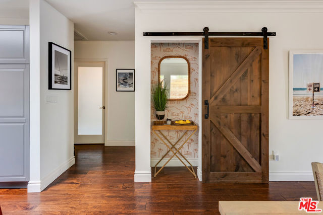 1774 Washington Way, Venice CA: https://media.crmls.org/mediaz/6e61580a-0b80-4d04-a243-46a0190c0d06.jpg