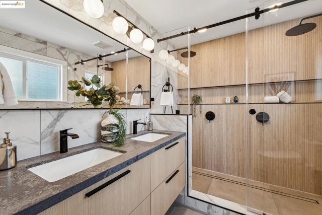 934 Apgar St, Oakland CA: https://media.crmls.org/mediaz/6e616f82-dd91-4305-834b-17ac53267e9a.jpg