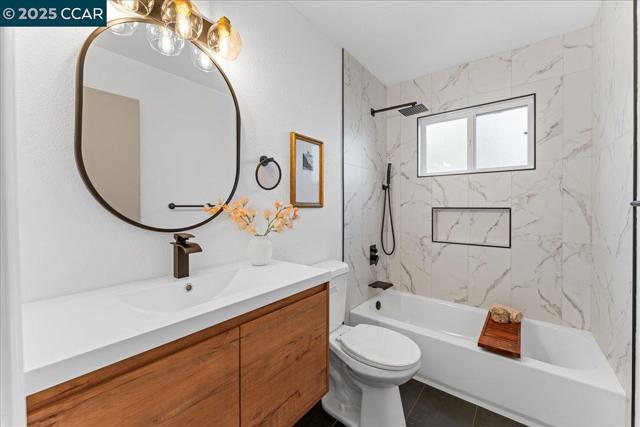 5040 Silverado Dr, Fairfield CA: https://media.crmls.org/mediaz/6e623a11-5cf3-4270-9f66-fbb5f6239fef.jpg