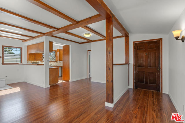711 Pier Avenue, Santa Monica CA: https://media.crmls.org/mediaz/6e624c38-f3f8-4ab9-833c-3597461c024e.jpg