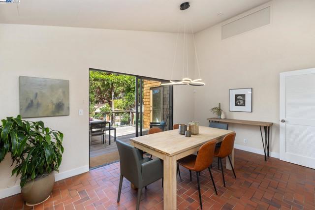 5708 Colton Blvd, Oakland CA: https://media.crmls.org/mediaz/6e625856-5123-490a-a81d-3f02842ddd1a.jpg