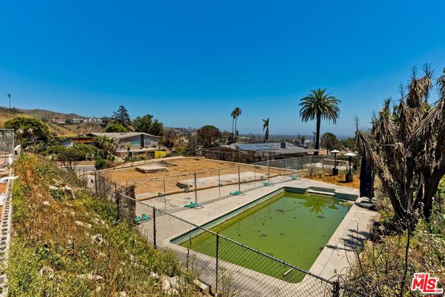 1033 Lachman Lane, Pacific Palisades CA: https://media.crmls.org/mediaz/6e62821e-729b-419a-8957-8157ad0069b3.jpg