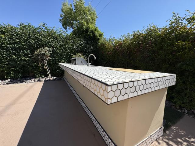 34 Calle La Reina, Rancho Mirage CA: https://media.crmls.org/mediaz/6e628b3c-c27f-4e84-831c-0b1a92d164aa.jpg