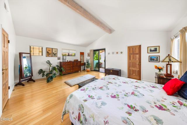 521 E Anapamu Street, Santa Barbara CA: https://media.crmls.org/mediaz/6e62e739-1f4d-4e8c-b039-f9d496acf86f.jpg