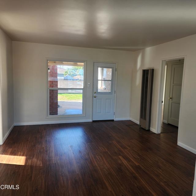 Detail Gallery Image 3 of 7 For 325 N J St, Oxnard,  CA 93030 - 3 Beds | 2 Baths