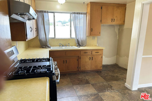 2513 Denmead Street, Lakewood CA: https://media.crmls.org/mediaz/6e647d76-bff4-458e-a959-89e022f2a1d5.jpg