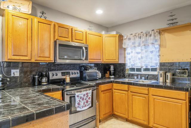 Image 13 of 23 For 22967 Maud Ave