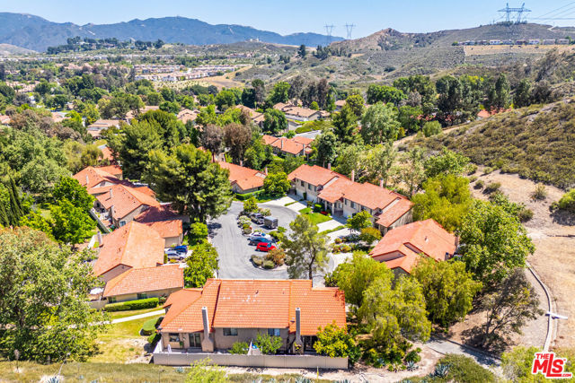 20055 Avenue Of The Oaks, Newhall CA: https://media.crmls.org/mediaz/6e64e0dd-5b3a-4bd8-9071-0c2e82c95323.jpg