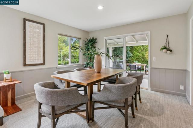 8 Southwaite Ct, Orinda CA: https://media.crmls.org/mediaz/6e64f9bf-3ade-4fbc-9b90-d8891aad5330.jpg
