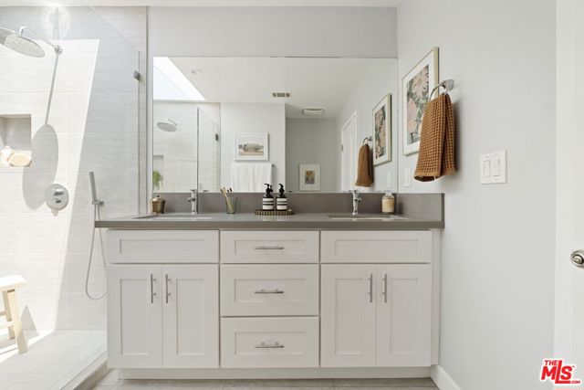 2907 Potomac Avenue, Los Angeles CA: https://media.crmls.org/mediaz/6e65dff4-450f-415d-91ab-f2bd276e0586.jpg