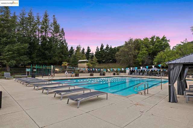 3266 Congressional Cir, Fairfield CA: https://media.crmls.org/mediaz/6e65fb11-de0d-44ca-ac8c-00577d67cdb0.jpg