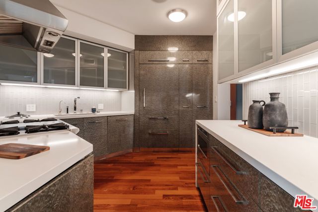 255 Main Street, Venice CA: https://media.crmls.org/mediaz/6e66476b-068c-44fb-bbc2-e008b6191dde.jpg