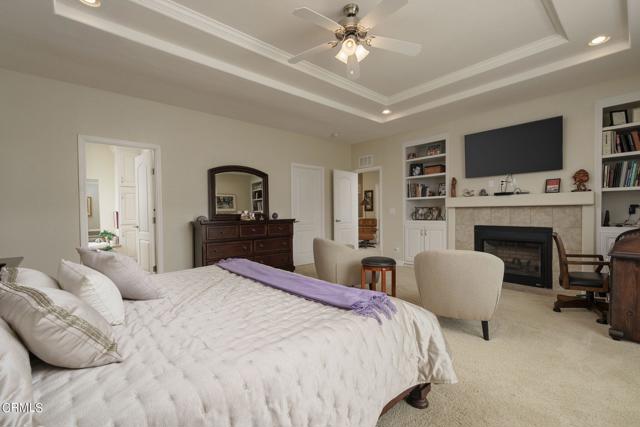 5540 W 5th Street, Oxnard CA: https://media.crmls.org/mediaz/6e66e61a-0cba-4f53-b5fc-d6760d7c30e0.jpg