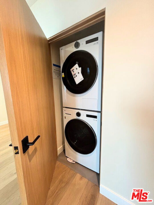 900 W Olympic Boulevard, Los Angeles CA: https://media.crmls.org/mediaz/6e67376f-cb9c-4e82-86c7-b4207b3cad0a.jpg