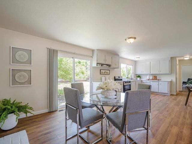 917 Sir Francis Avenue, Capitola CA: https://media.crmls.org/mediaz/6e678d35-6f44-4629-864e-18b01256e124.jpg