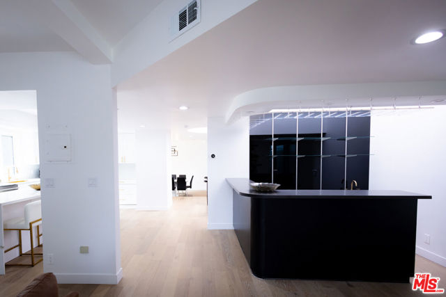 21329 Mulholland Drive, Woodland Hills CA: https://media.crmls.org/mediaz/6e679434-80c4-4e88-8f81-d32361b44a15.jpg