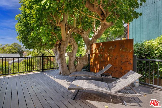2249 Linnington Avenue, Los Angeles CA: https://media.crmls.org/mediaz/6e67f6ae-e569-4a0c-b47c-0a28a3b2c2e9.jpg