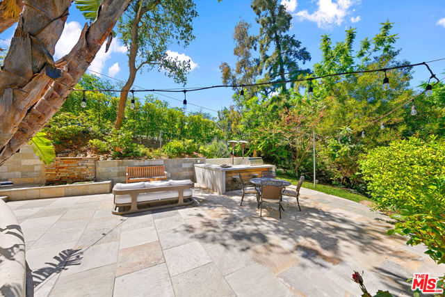 1876 Lookout Road, Malibu CA: https://media.crmls.org/mediaz/6e67fb67-6aa6-449a-959f-73972d296696.jpg