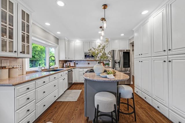 331 Idyllwild Court, Redwood City CA: https://media.crmls.org/mediaz/6e680e31-e58f-4b28-9102-9621f4dd8361.jpg