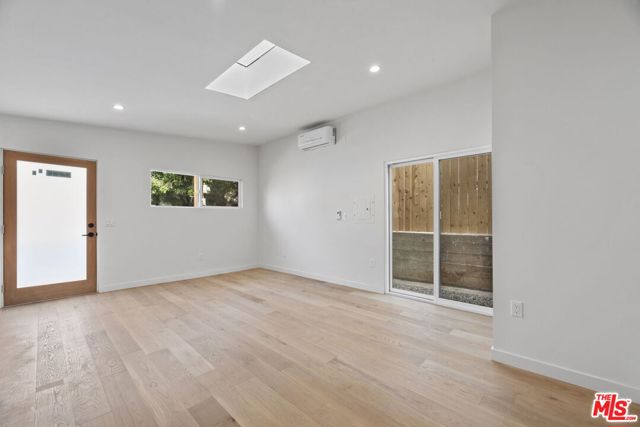 2214 1/2 Echo Park Avenue, Los Angeles CA: https://media.crmls.org/mediaz/6e685580-9465-42cd-83d4-395cbd57e4cd.jpg
