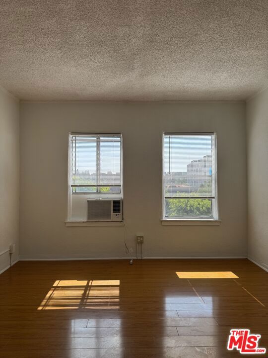 920 S Hobart Boulevard #302
