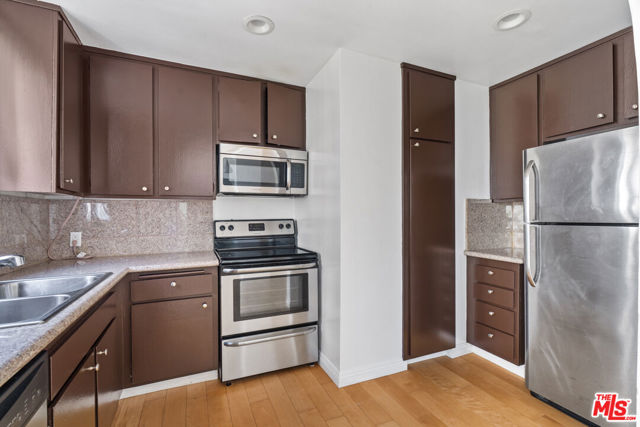 10747 Wilshire Boulevard, Los Angeles CA: https://media.crmls.org/mediaz/6e695855-557d-4922-bc3a-5b4e18e6c872.jpg