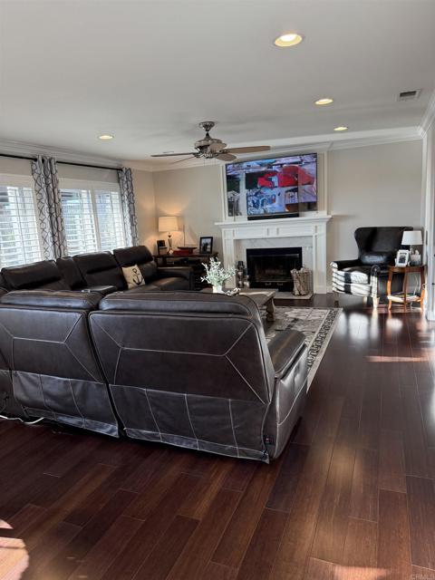 Detail Gallery Image 10 of 26 For 346 Rimhurst Ct, Oceanside,  CA 92058 - 4 Beds | 2 Baths