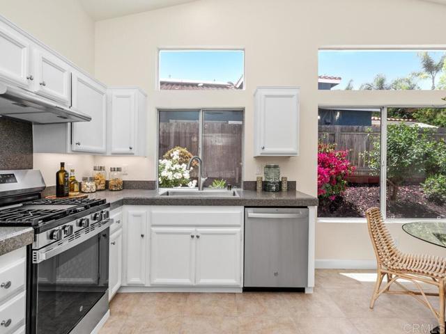 Detail Gallery Image 19 of 40 For 1219 Sunglow Dr, Oceanside,  CA 92056 - 4 Beds | 2 Baths