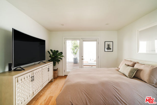 2261 Vasanta Way, Los Angeles CA: https://media.crmls.org/mediaz/6e69ebad-9753-4363-b3b5-37f9b418519f.jpg