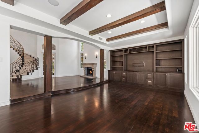 16718 Via Pacifica, Pacific Palisades CA: https://media.crmls.org/mediaz/6e6a41da-6c80-440a-9ee3-52c1306ed927.jpg