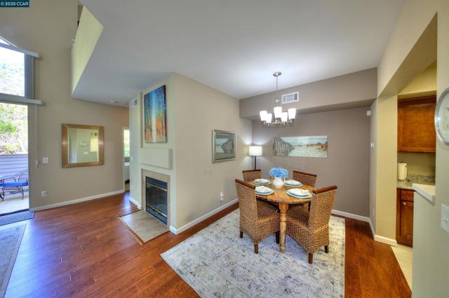 310 Boatswain Ct, Hercules CA: https://media.crmls.org/mediaz/6e6abee6-4e0e-4898-9106-d3df2f8384bb.jpg