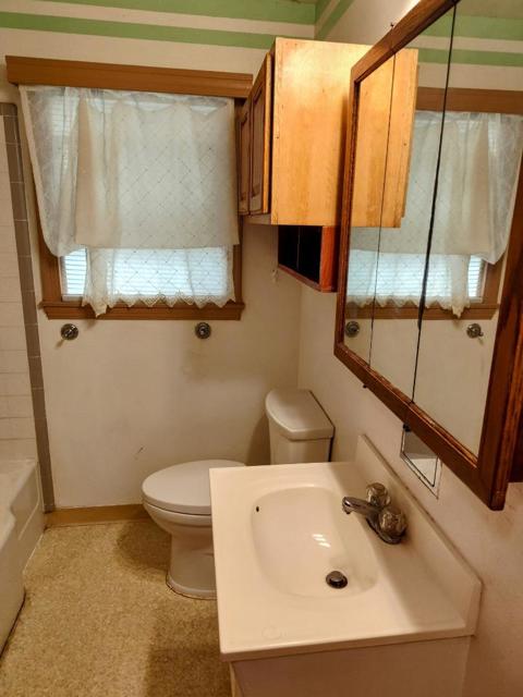 230 Paloma Avenue, Salinas CA: https://media.crmls.org/mediaz/6e6b0b56-0dcb-4cf3-8d39-e82d515f2e5d.jpg