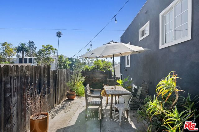 5375 Raphael Street, Los Angeles CA: https://media.crmls.org/mediaz/6e6b3541-85a4-431a-95cf-4aac52be12fe.jpg