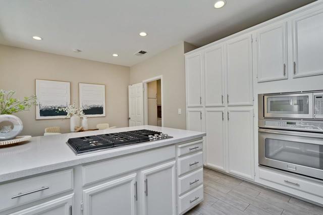 304 Windmill Park Lane, Mountain View CA: https://media.crmls.org/mediaz/6e6ba5bd-94c5-43e5-a398-657280a01315.jpg
