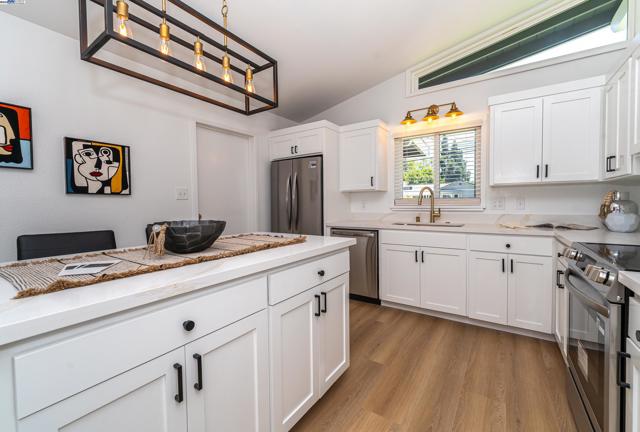 1172 Pine St, Livermore CA: https://media.crmls.org/mediaz/6e6bad61-f6fe-4c88-9edf-7319e5978c94.jpg