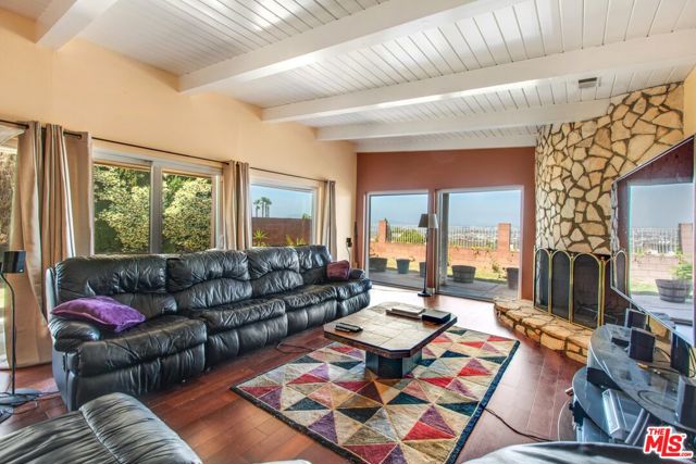 4272 Don Carlos Drive, Los Angeles CA: https://media.crmls.org/mediaz/6e6bc1e6-cc2b-484e-818b-f9a5e83dbb39.jpg