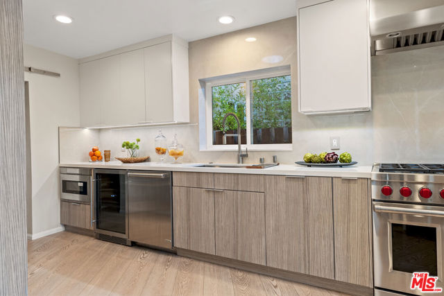 2329 Manning Avenue, Los Angeles CA: https://media.crmls.org/mediaz/6e6bc592-f034-424d-b65e-0853da6eff41.jpg