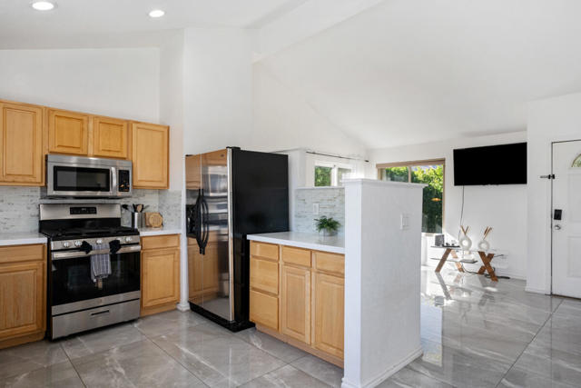 3272 N Mica Drive, Palm Springs CA: https://media.crmls.org/mediaz/6e6c274f-ab77-4d3e-8c9b-a182a0c1329a.jpg