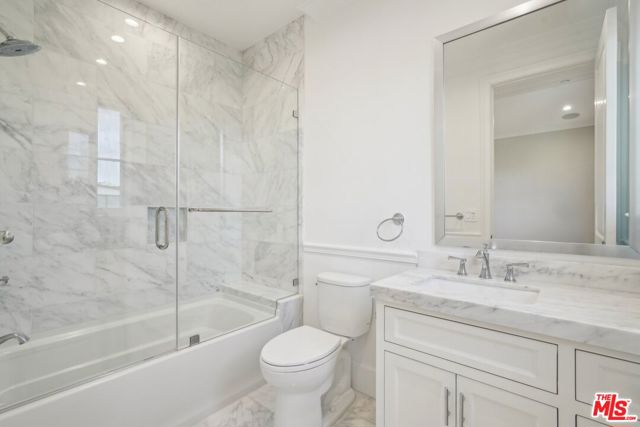 813 N Spaulding Avenue, Los Angeles CA: https://media.crmls.org/mediaz/6e6c495a-e675-4802-a43d-4fe280f955c8.jpg