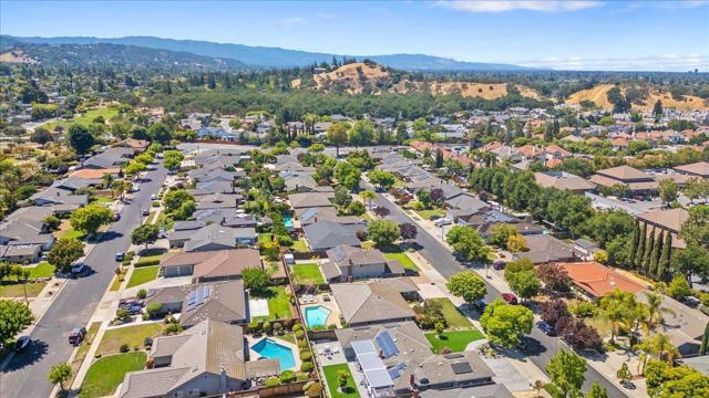 1118 Zinfandel Way, San Jose CA: https://media.crmls.org/mediaz/6e6c8c44-e7b6-4516-97e0-f8e88c8ba7c1.jpg