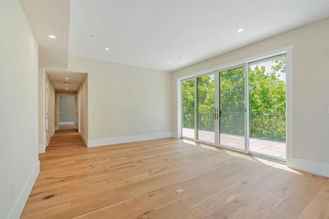 1667 San Carlos Avenue, San Carlos CA: https://media.crmls.org/mediaz/6e6c8c91-d801-46ec-86de-43980cbe5947.jpg