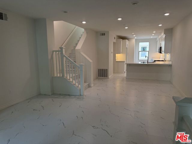 65 Plateau, Irvine CA: https://media.crmls.org/mediaz/6e6c9ce0-1906-44c8-81c3-ce68ae416922.jpg