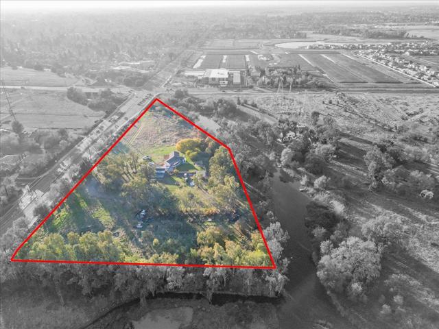 9350 Bond Road, Elk Grove CA: https://media.crmls.org/mediaz/6e6cd787-0b8c-4c95-93af-b956d40088d3.jpg