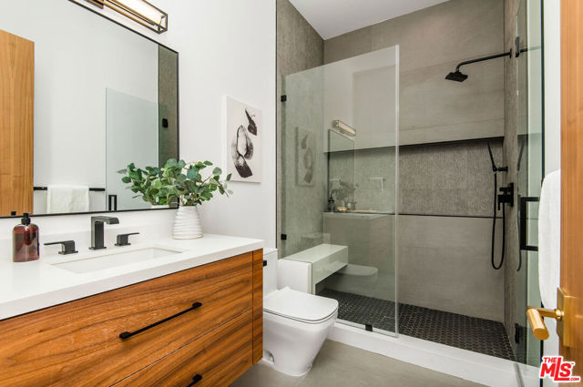 4544 Woodley Avenue, Encino CA: https://media.crmls.org/mediaz/6e6d005c-5891-489b-87d8-bf4bdd7433a4.jpg