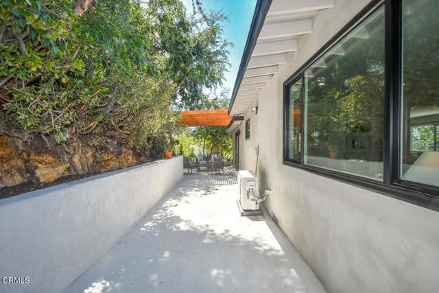 4035 W Avenue 42, Los Angeles CA: https://media.crmls.org/mediaz/6e6d9dc5-c458-4083-98eb-d51bf9aae9e9.jpg