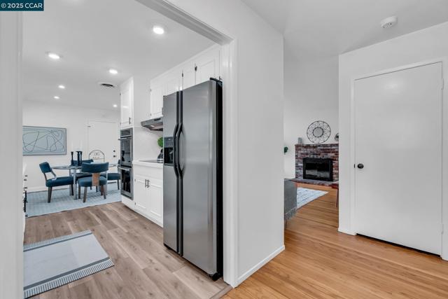 57 Jemco Ct, Pleasant Hill CA: https://media.crmls.org/mediaz/6e6da04b-6bf8-462a-8138-63bb1420dd9b.jpg