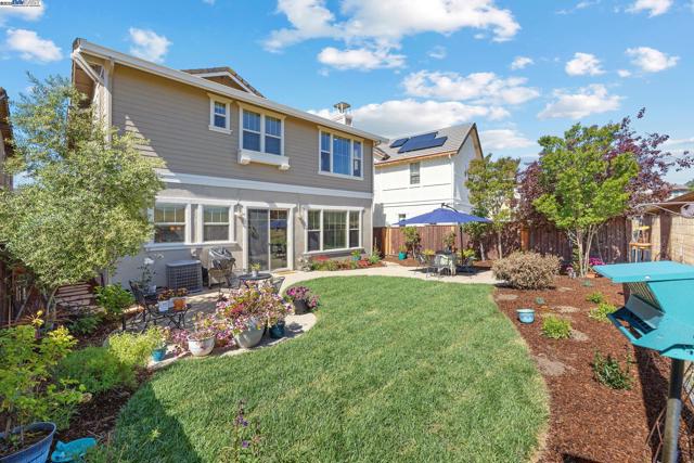 9779 Reimers Way, Dublin CA: https://media.crmls.org/mediaz/6e6daf3a-e09c-486d-808f-f800876e459f.jpg