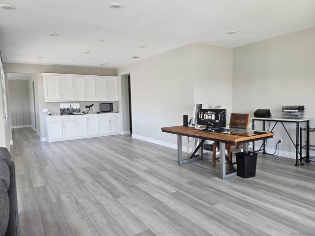 16231 Sunny Summit Dr, San Diego CA: https://media.crmls.org/mediaz/6e6e09de-ecf8-47d3-b1f7-2f8b5abf599a.jpg
