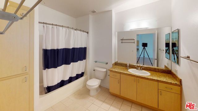 630 W 6th Street, Los Angeles CA: https://media.crmls.org/mediaz/6e6e6efb-e0bb-4950-84a9-283813a24673.jpg